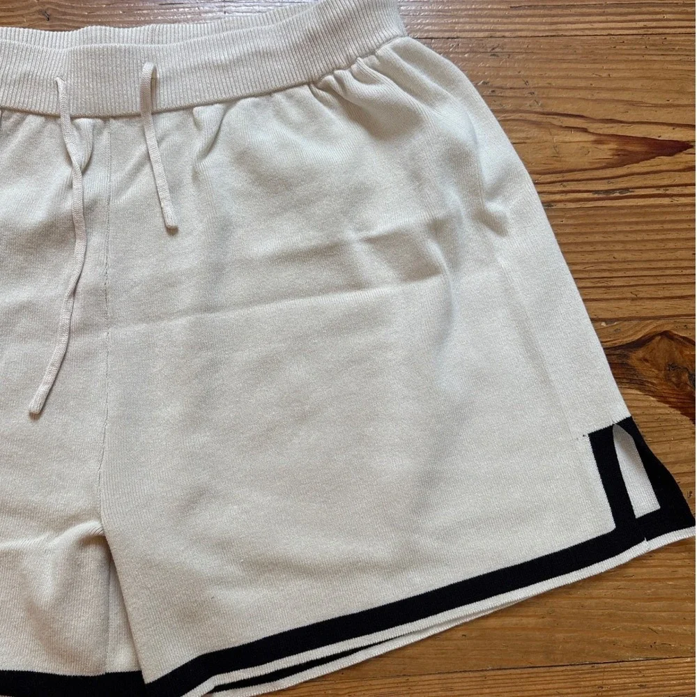 Knit‎ Shorts Women Cream Black Trim Sporty Preppy SIZE XL - Picture 2 of 5